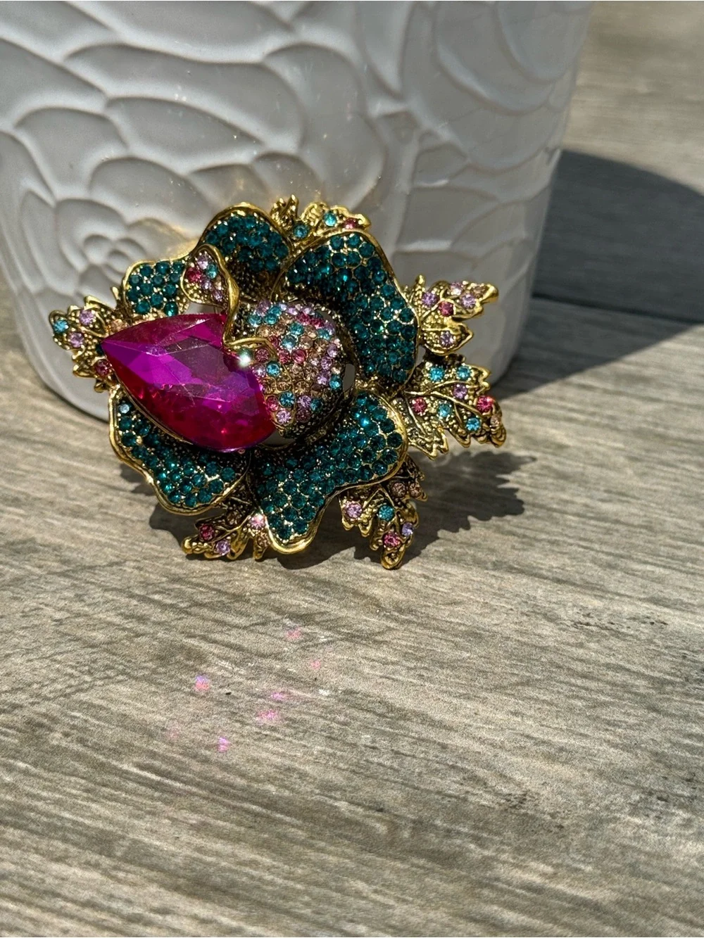 NWT Stunning Large Gold-Tone Rose Brooch w/ Fuchsia Teardrop Teal Crystals - Picture 6 of 6